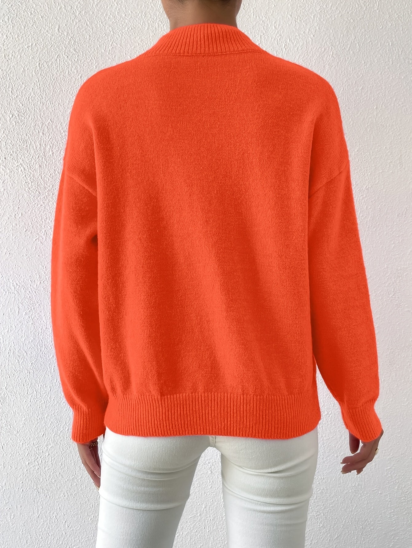 Striktrøje Dame – Pullover med høj hals og klassisk design til hverdag, arbejde og lag-på-lag i Sort og Abrikos – Lorelei
