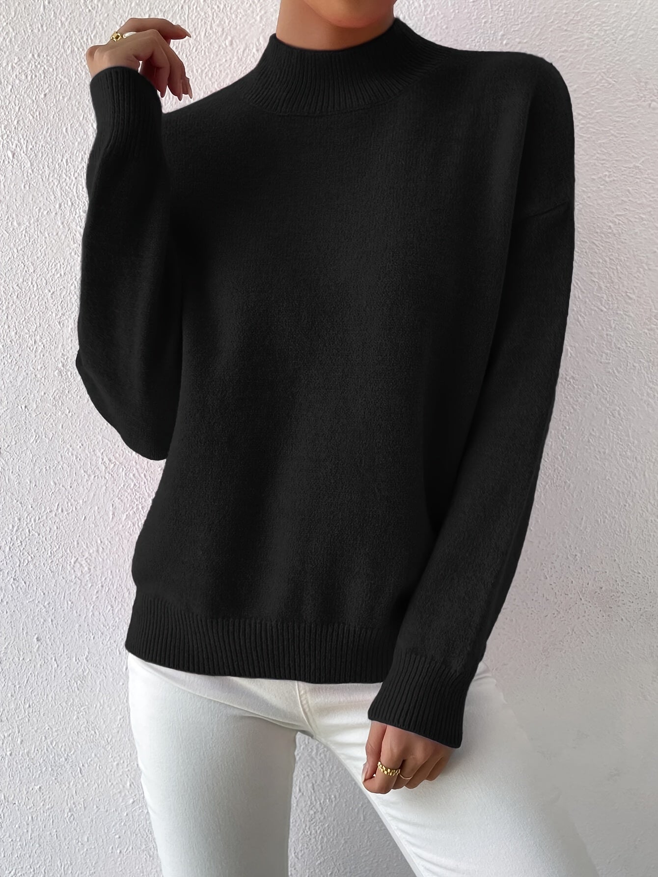 Striktrøje Dame – Pullover med høj hals og klassisk design til hverdag, arbejde og lag-på-lag i Sort og Abrikos – Lorelei