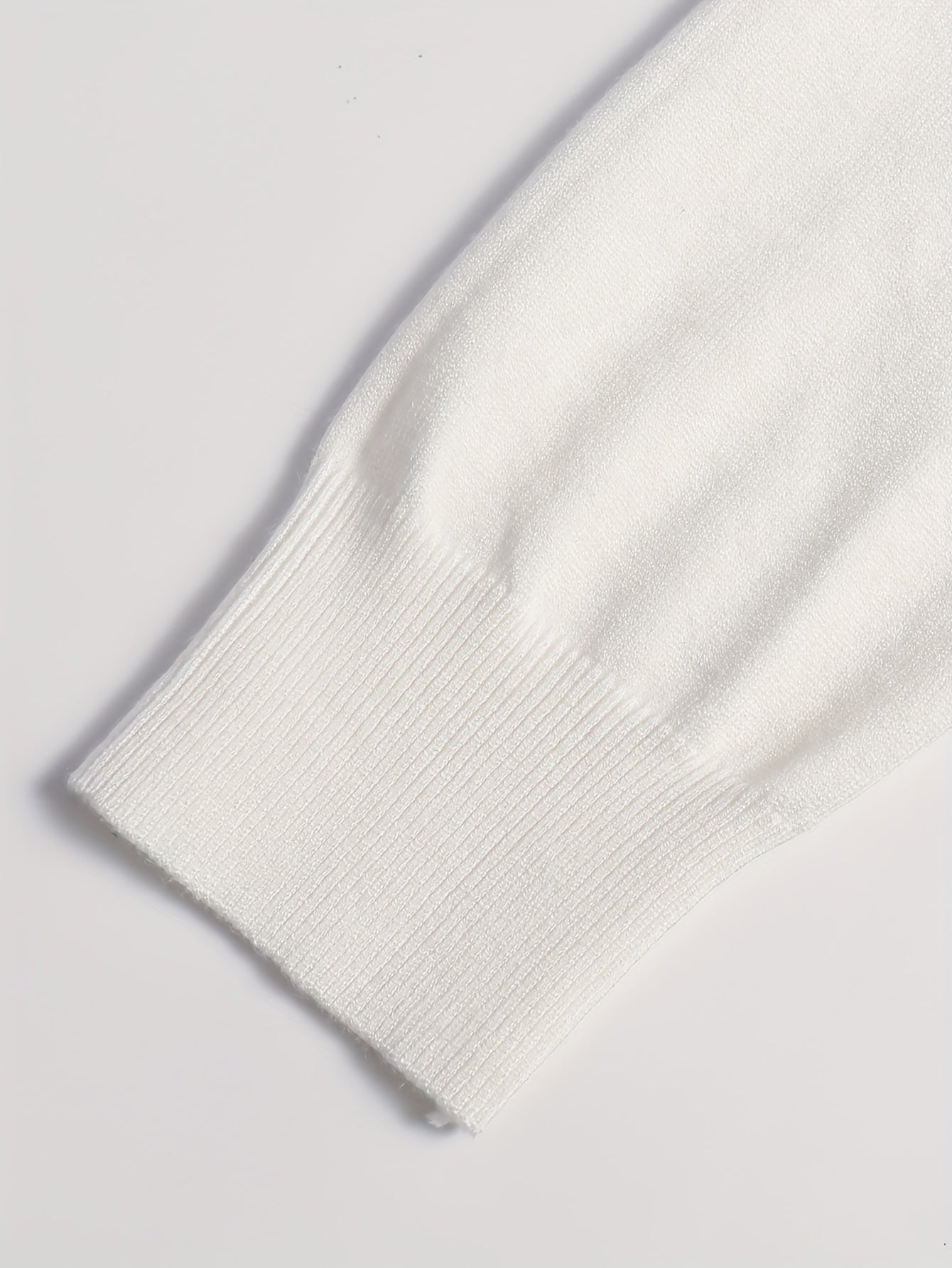 Striktrøje Herre – Pullover med høj hals og klassisk design til hverdag, arbejde og lag-på-lag i Sort og Hvid – Everett