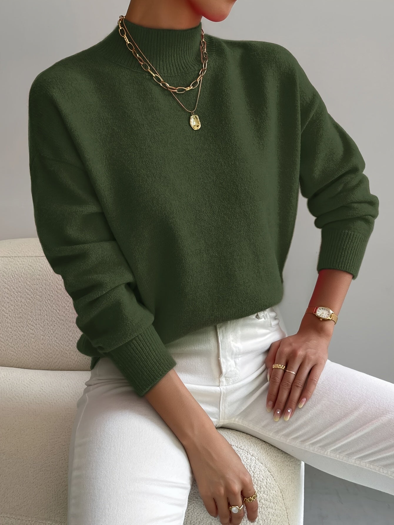 Striktrøje Dame – Pullover med høj hals og klassisk design til hverdag, arbejde og lag-på-lag i Sort og Abrikos – Lorelei