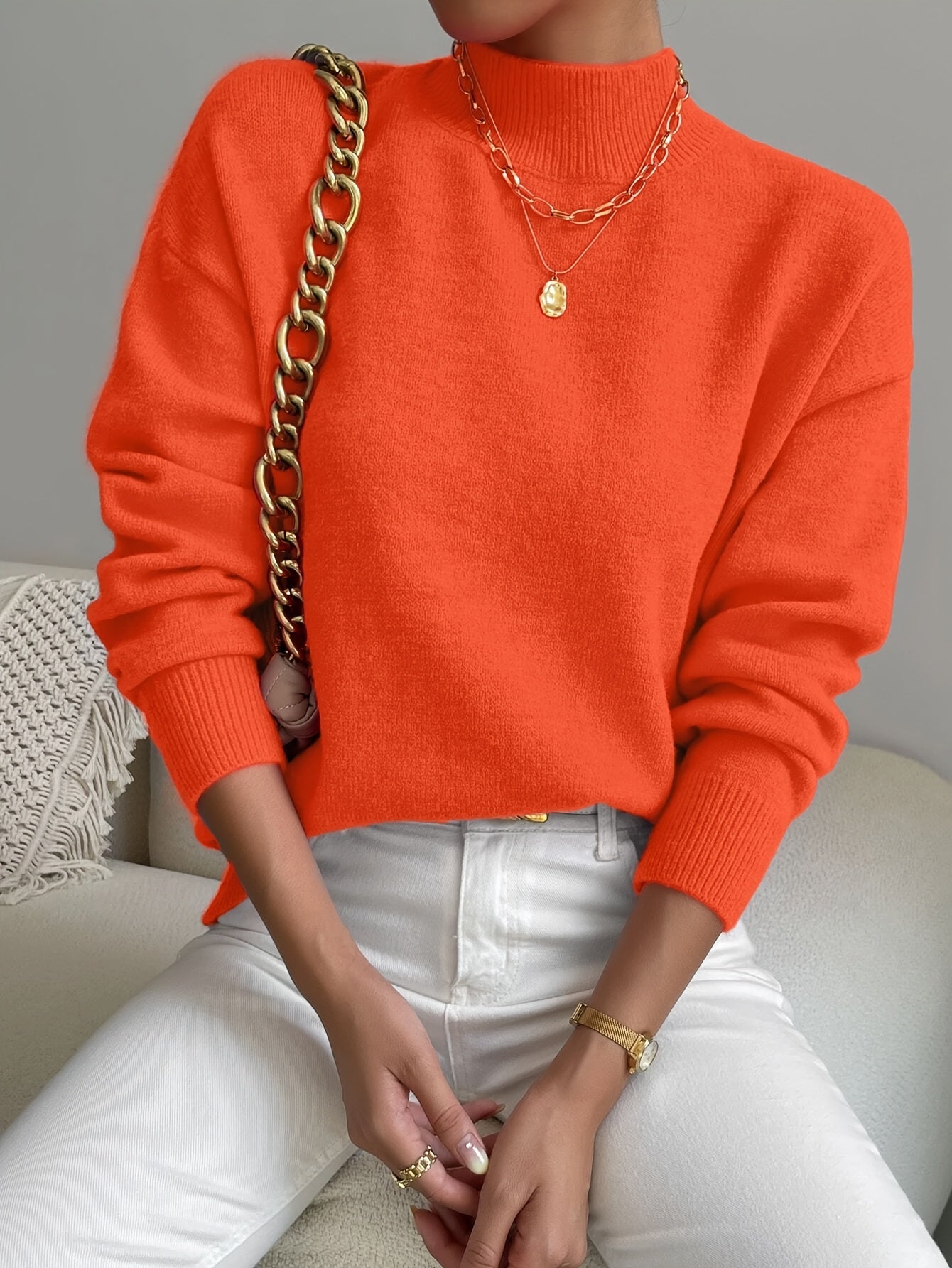 Striktrøje Dame – Pullover med høj hals og klassisk design til hverdag, arbejde og lag-på-lag i Sort og Abrikos – Lorelei