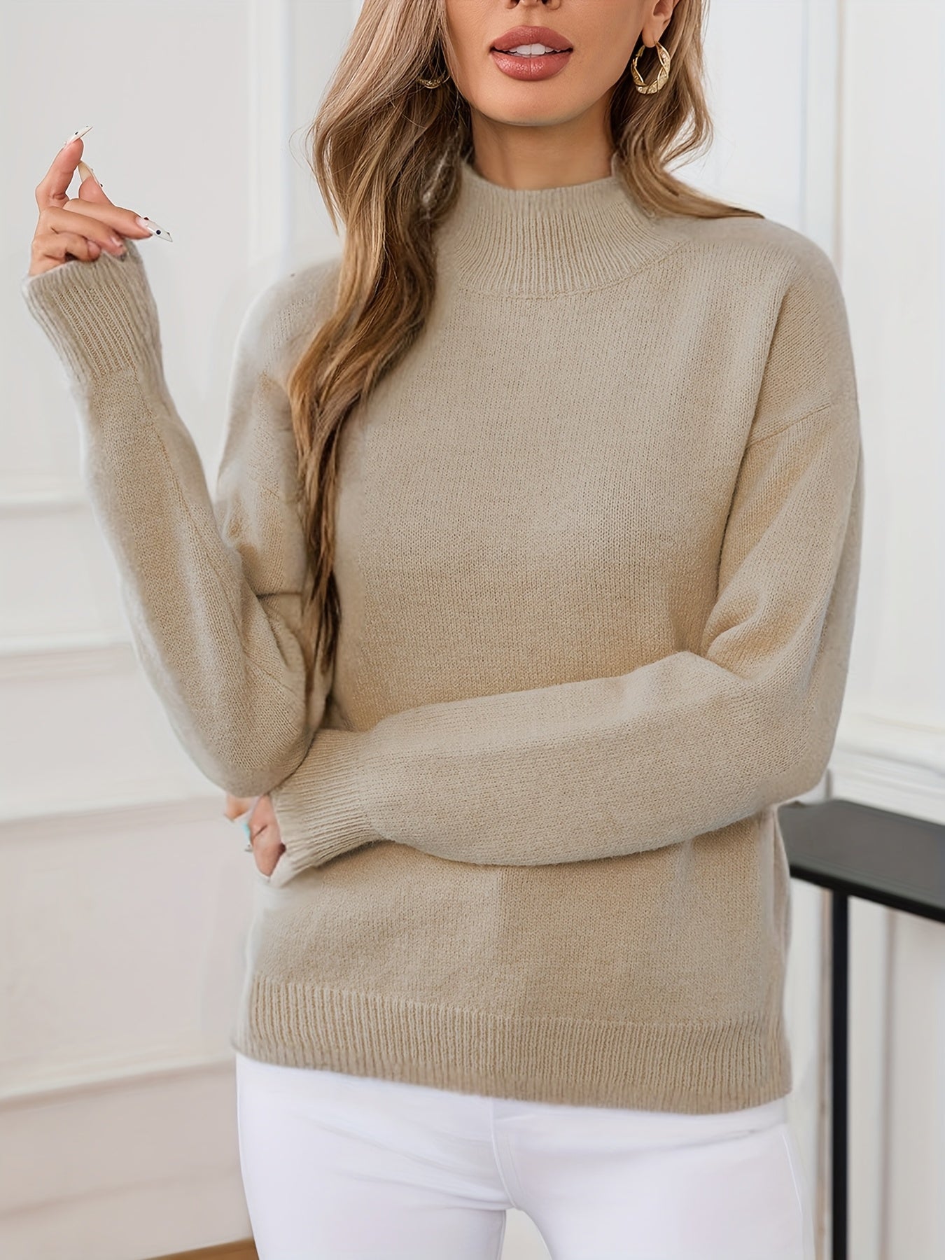 Striktrøje Dame – Pullover med høj hals og klassisk design til hverdag, arbejde og lag-på-lag i Sort og Abrikos – Lorelei