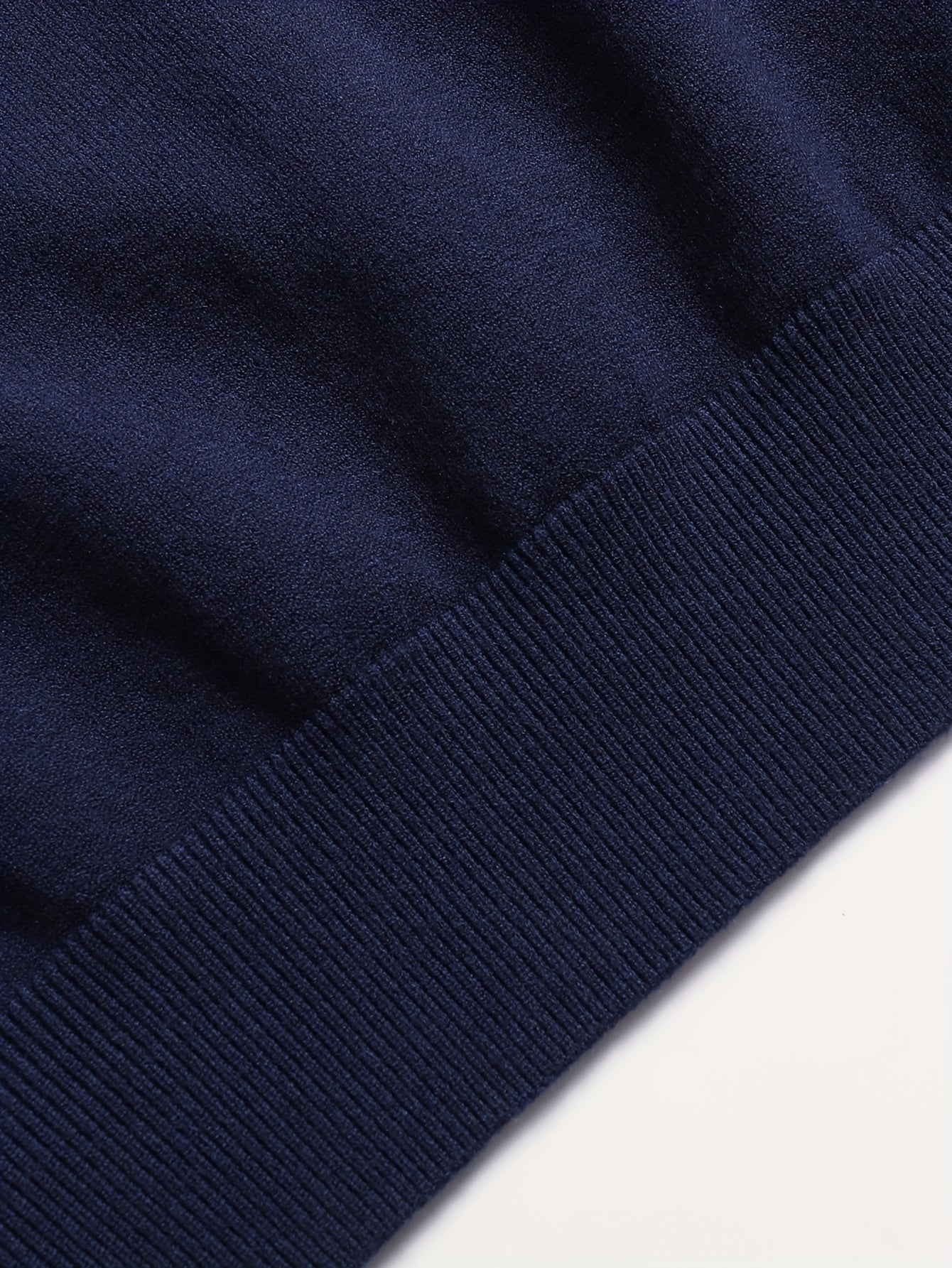 Striktrøje Herre – Pullover med høj hals og klassisk design til hverdag, arbejde og lag-på-lag i Sort og Hvid – Everett