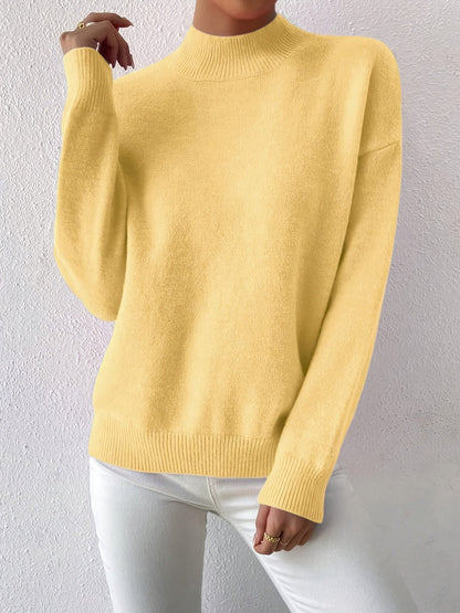 Striktrøje Dame – Pullover med høj hals og klassisk design til hverdag, arbejde og lag-på-lag i Sort og Abrikos – Lorelei