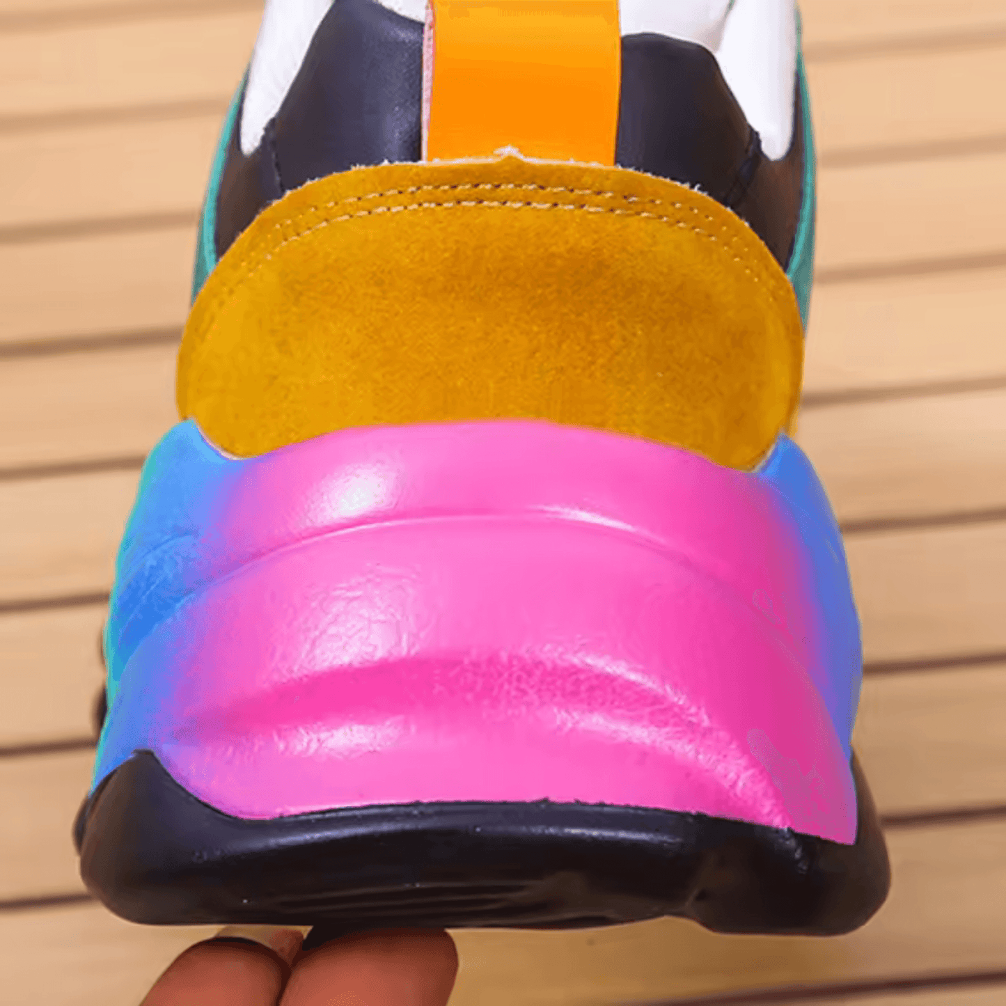 Farverige platform sneakers til dame med regnbuedetaljer