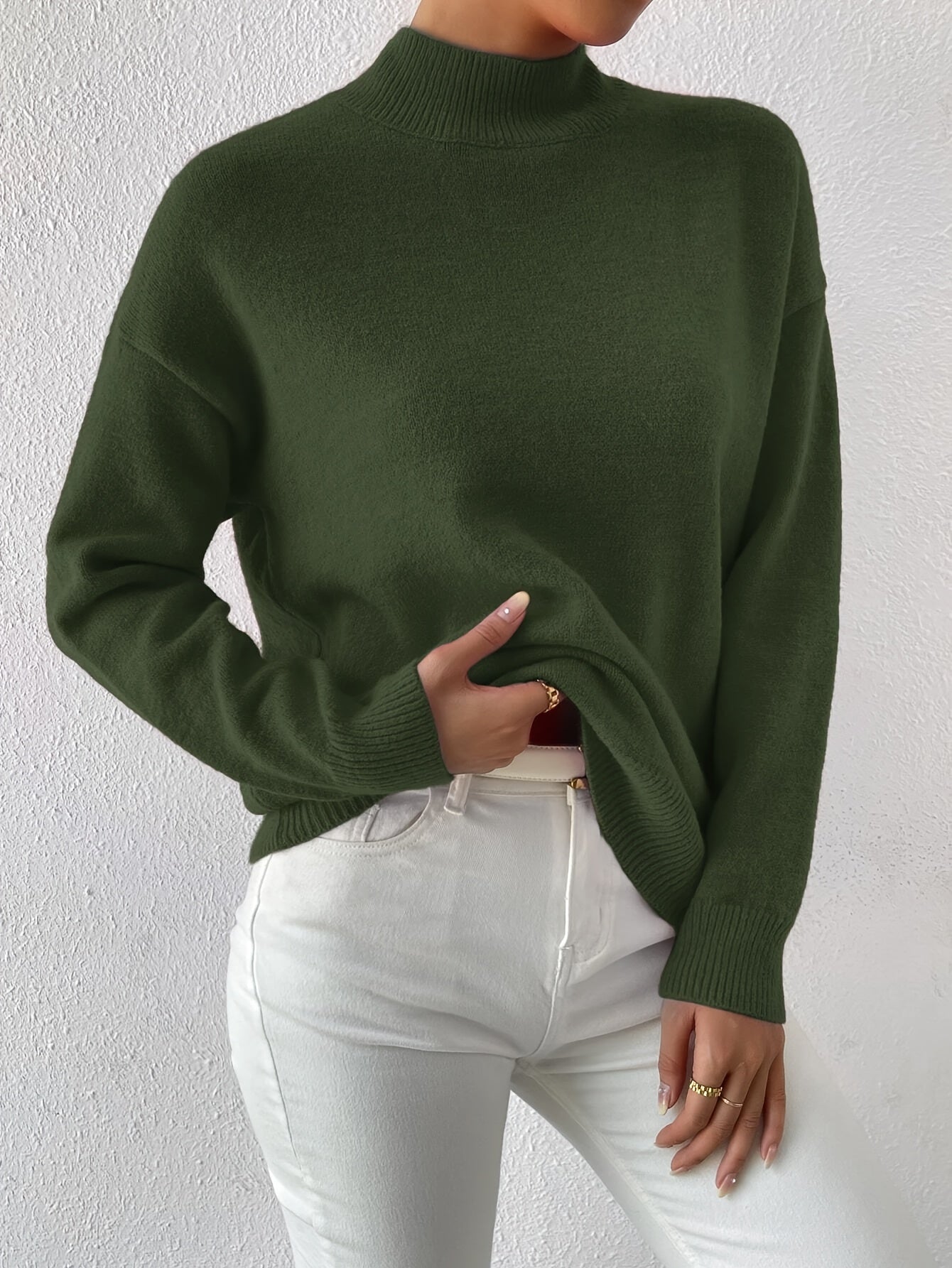 Striktrøje Dame – Pullover med høj hals og klassisk design til hverdag, arbejde og lag-på-lag i Sort og Abrikos – Lorelei
