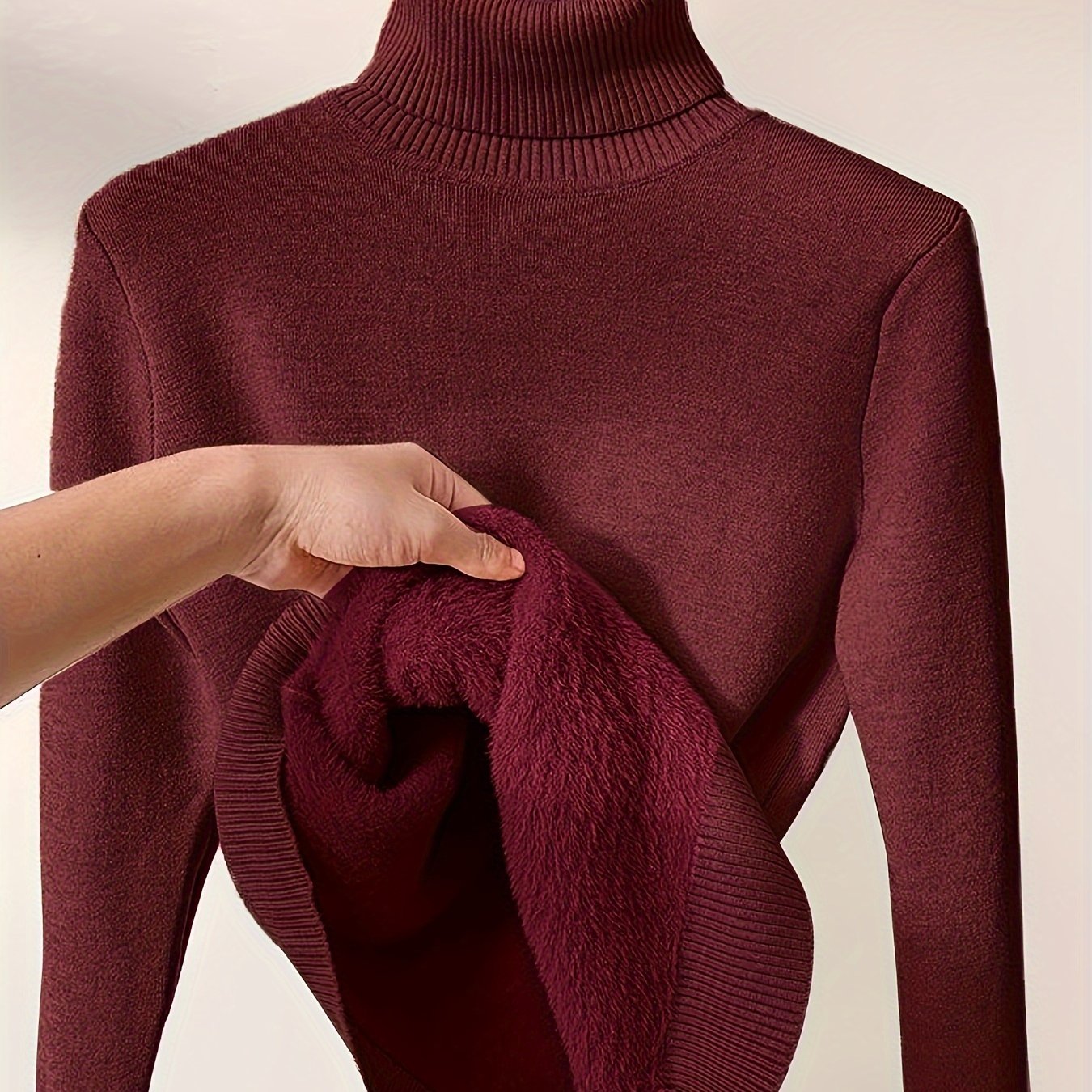 Striktrøje Dame – Pullover med høj hals til hverdag, arbejde og lag-på-lag i Mørkebrun og Sort – Selena