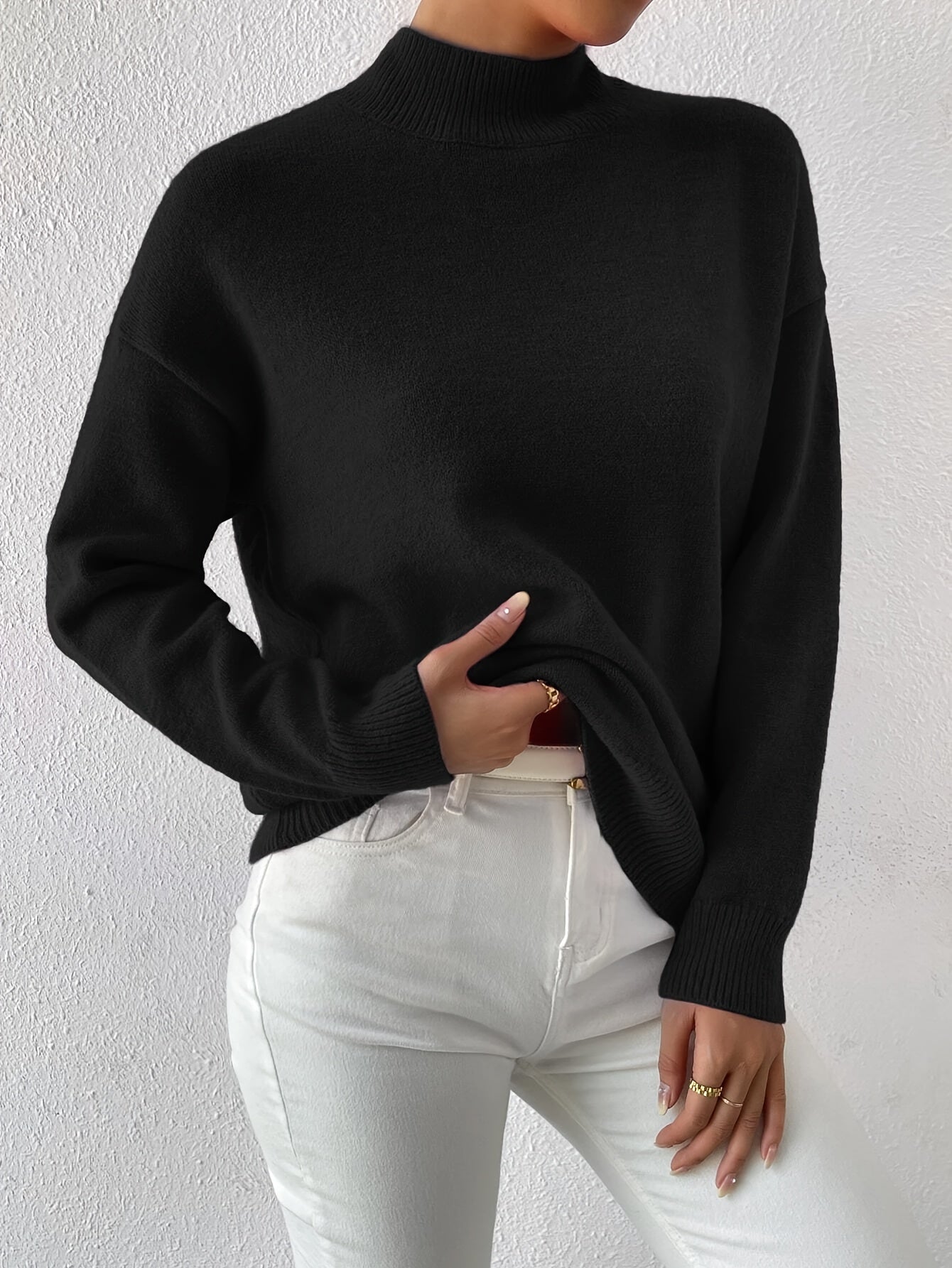 Striktrøje Dame – Pullover med høj hals og klassisk design til hverdag, arbejde og lag-på-lag i Sort og Abrikos – Lorelei