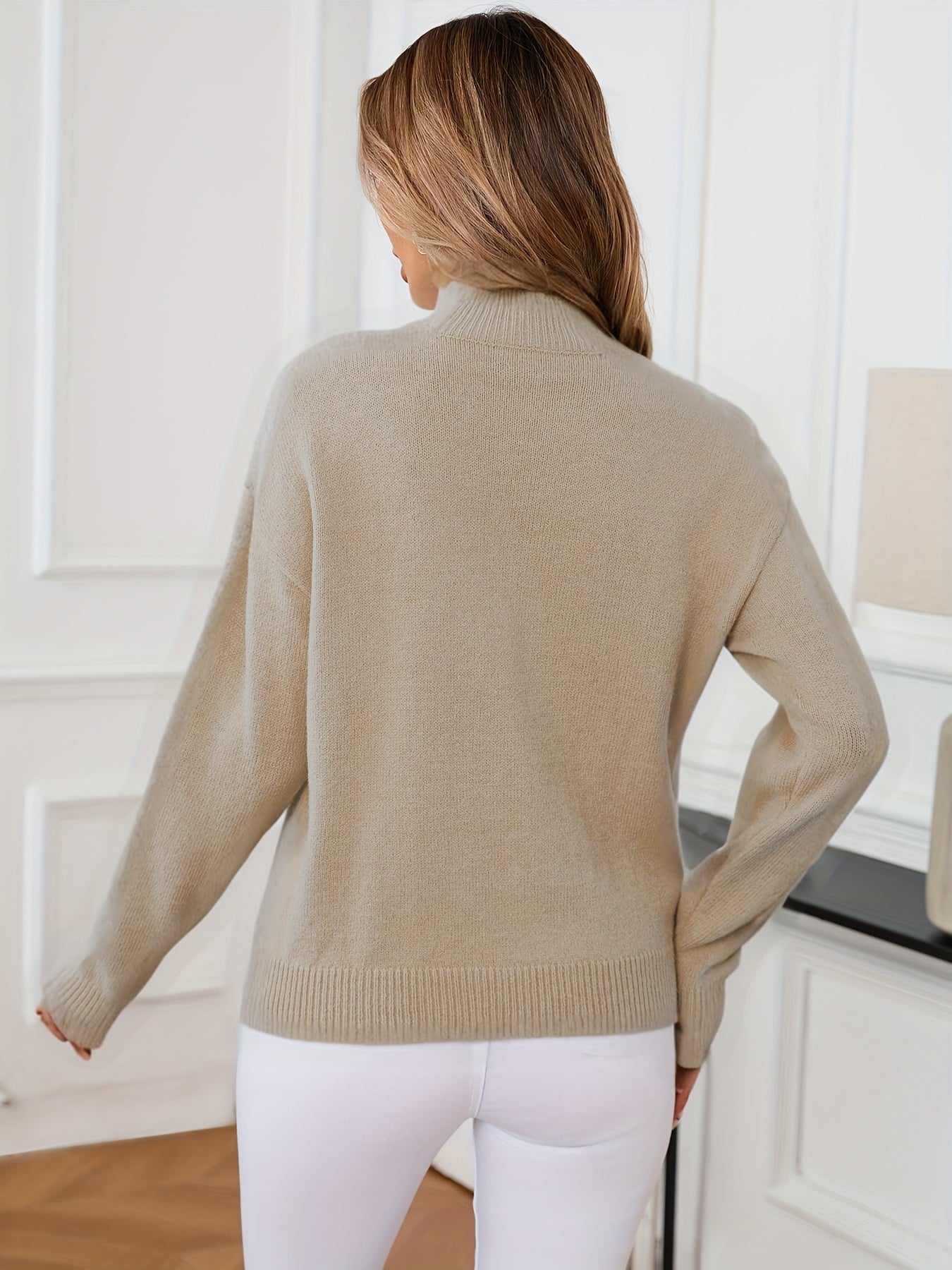 Striktrøje Dame – Pullover med høj hals og klassisk design til hverdag, arbejde og lag-på-lag i Sort og Abrikos – Lorelei