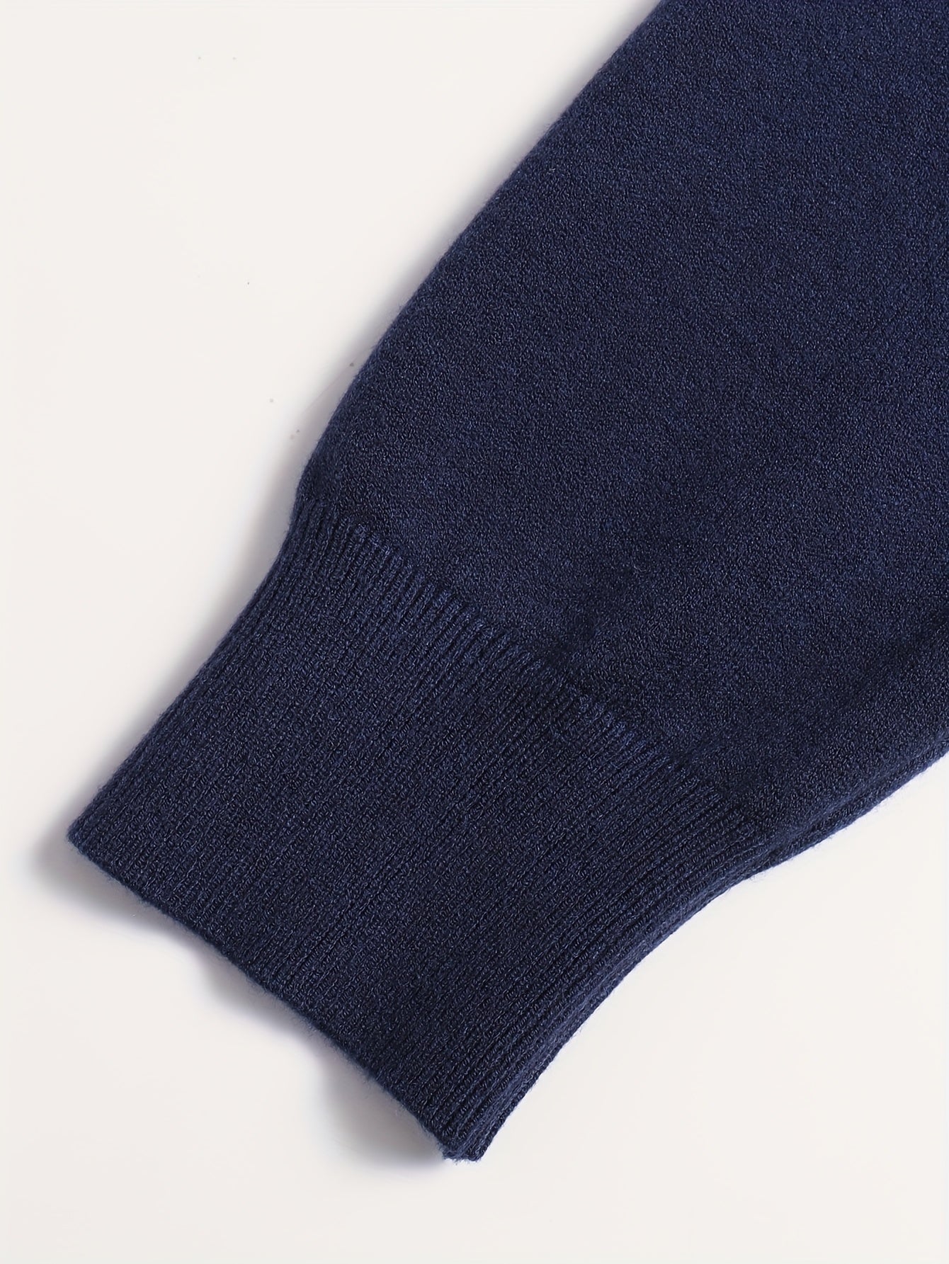 Striktrøje Herre – Pullover med høj hals og klassisk design til hverdag, arbejde og lag-på-lag i Sort og Hvid – Everett