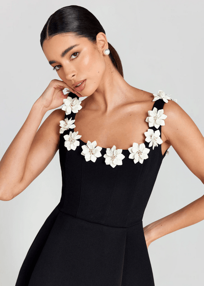 Dame Mini Kjole med Blomsterapplikation, Stropper og Udstillet Nederdel