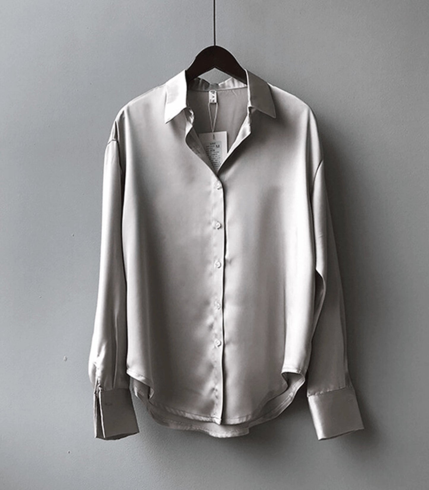 Hvid Satin Bluse Dame – Oversized Skjortebluse med Knapper