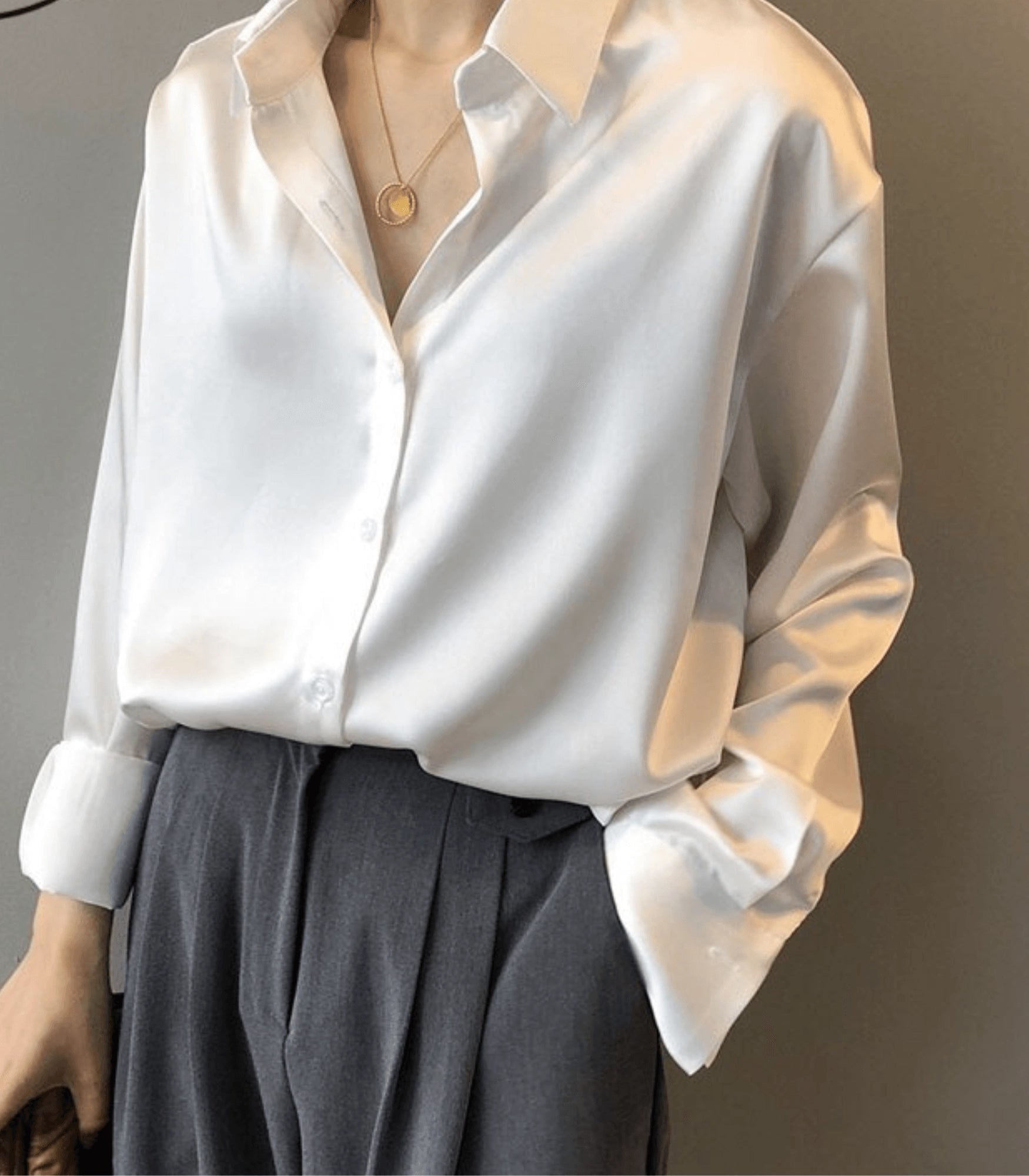 Hvid Satin Bluse Dame – Oversized Skjortebluse med Knapper