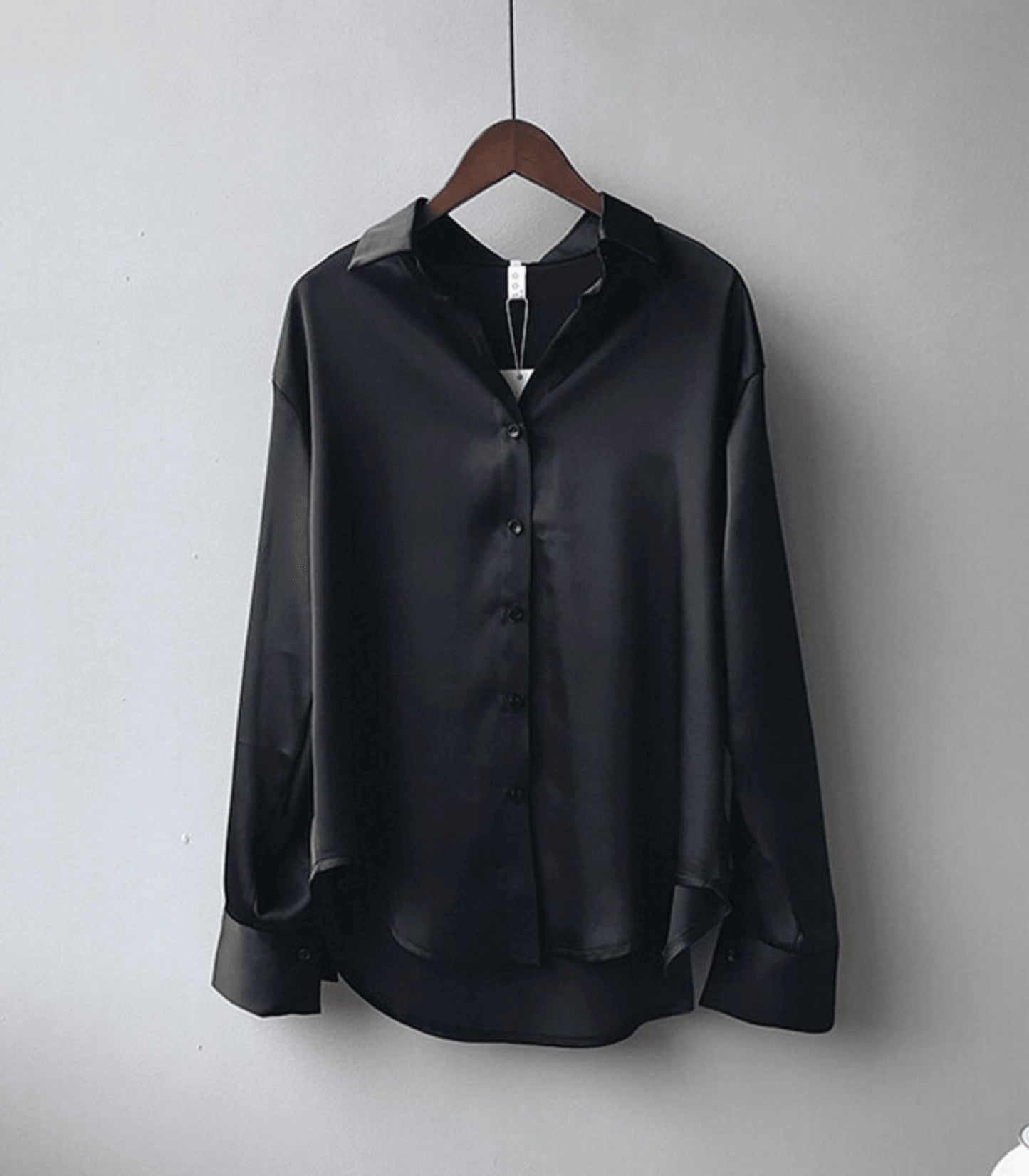 Hvid Satin Bluse Dame – Oversized Skjortebluse med Knapper