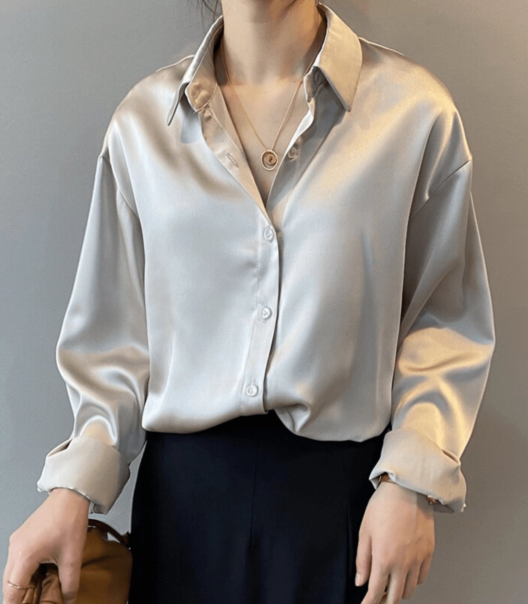 Hvid Satin Bluse Dame – Oversized Skjortebluse med Knapper