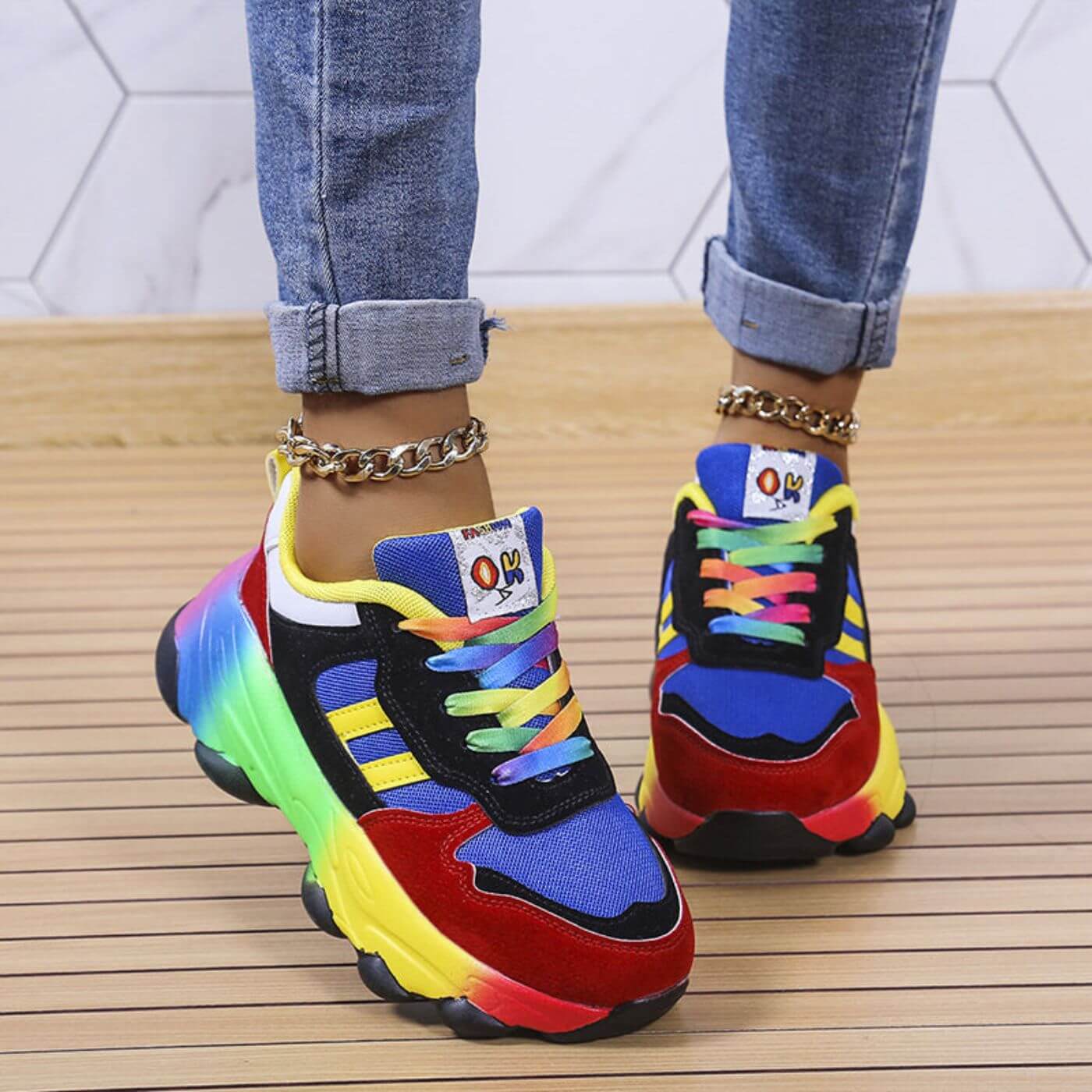 Farverige platform sneakers til dame med regnbuedetaljer