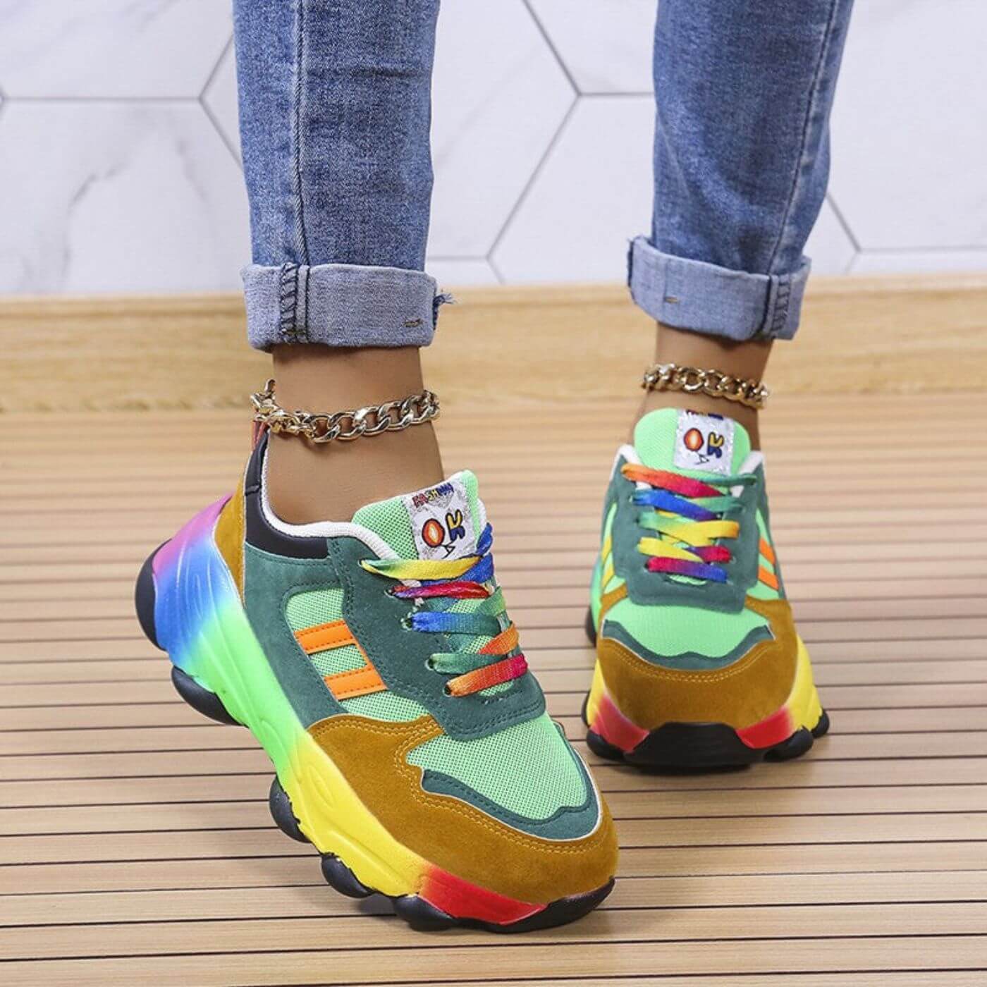 Farverige platform sneakers til dame med regnbuedetaljer