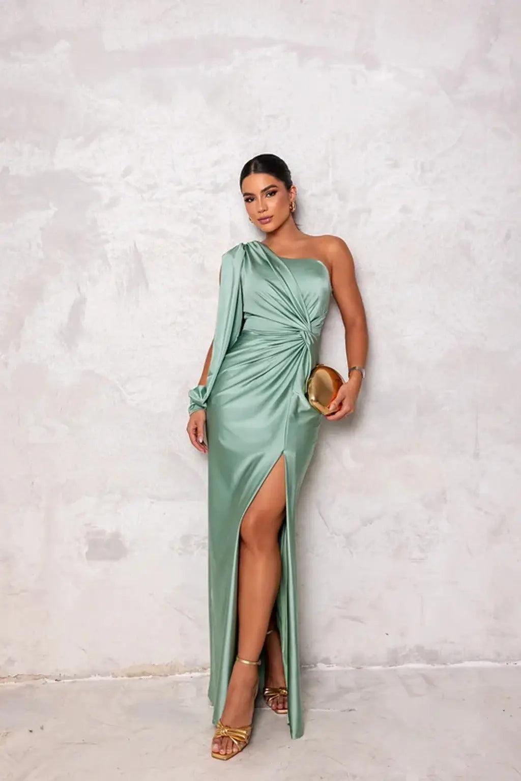 Elegant maxikjole til dame med one shoulder satinlook