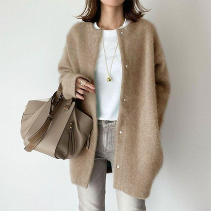 Cardigan Dame – Strikcardigan med klassisk design til hverdag, arbejde og lag-på-lag i Khaki Brun og Sort – Chloe™ Elegant