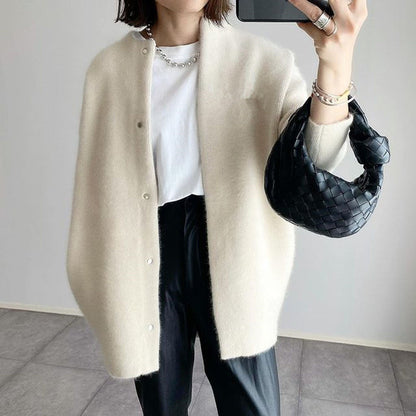Cardigan Dame – Strikcardigan med klassisk design til hverdag, arbejde og lag-på-lag i Khaki Brun og Sort – Chloe™ Elegant