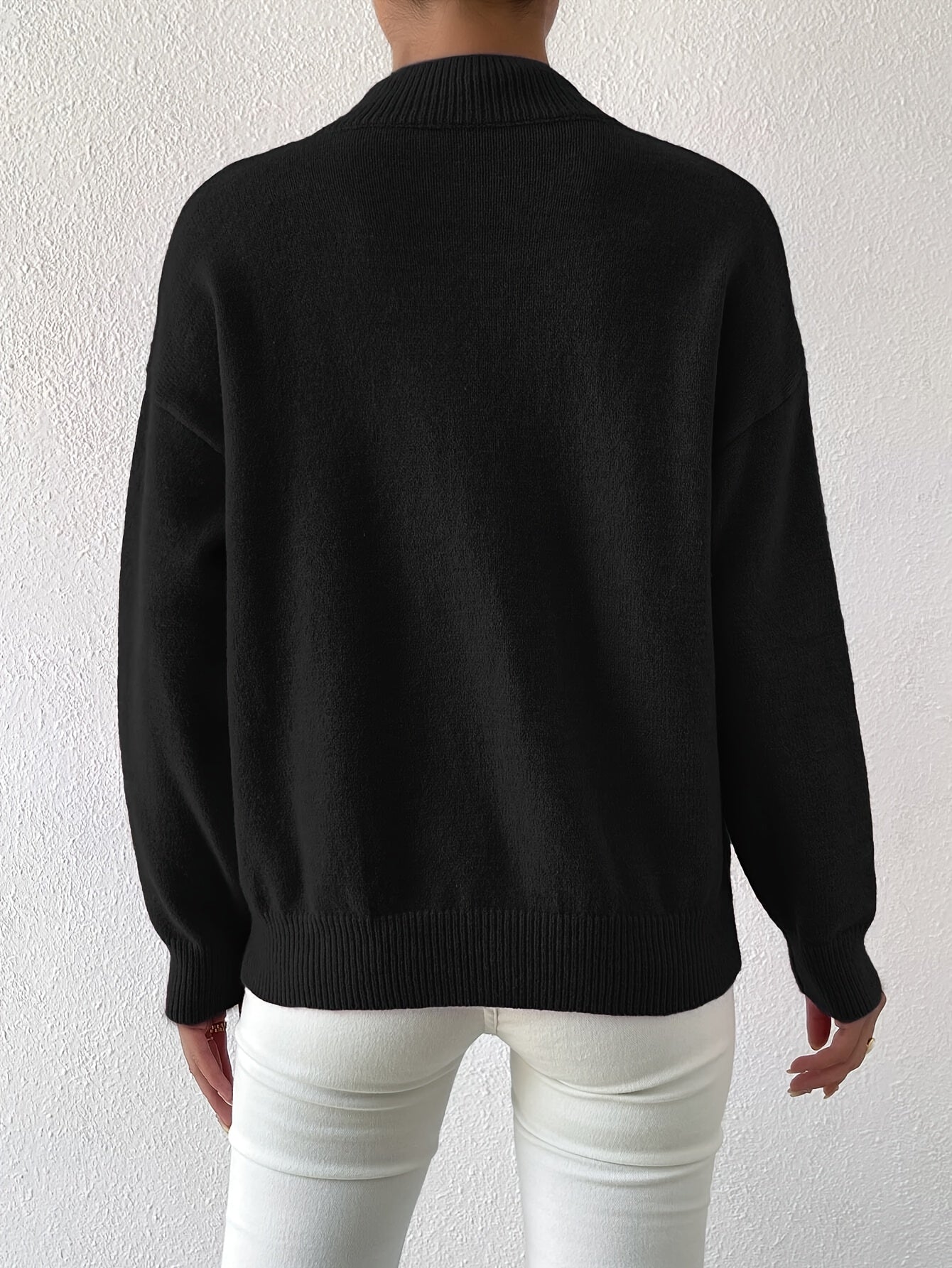 Striktrøje Dame – Pullover med høj hals og klassisk design til hverdag, arbejde og lag-på-lag i Sort og Abrikos – Lorelei