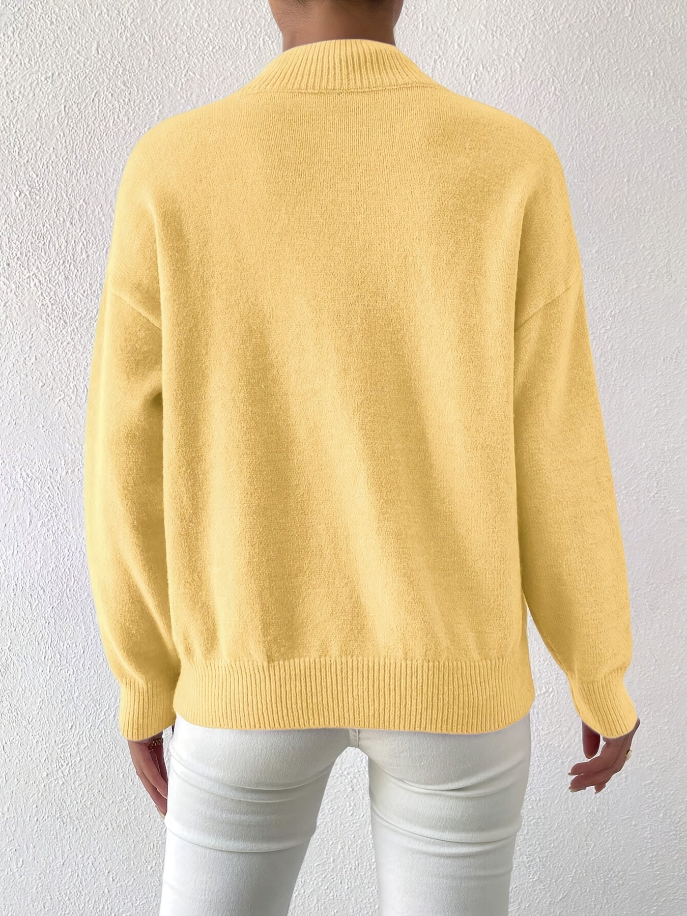 Striktrøje Dame – Pullover med høj hals og klassisk design til hverdag, arbejde og lag-på-lag i Sort og Abrikos – Lorelei
