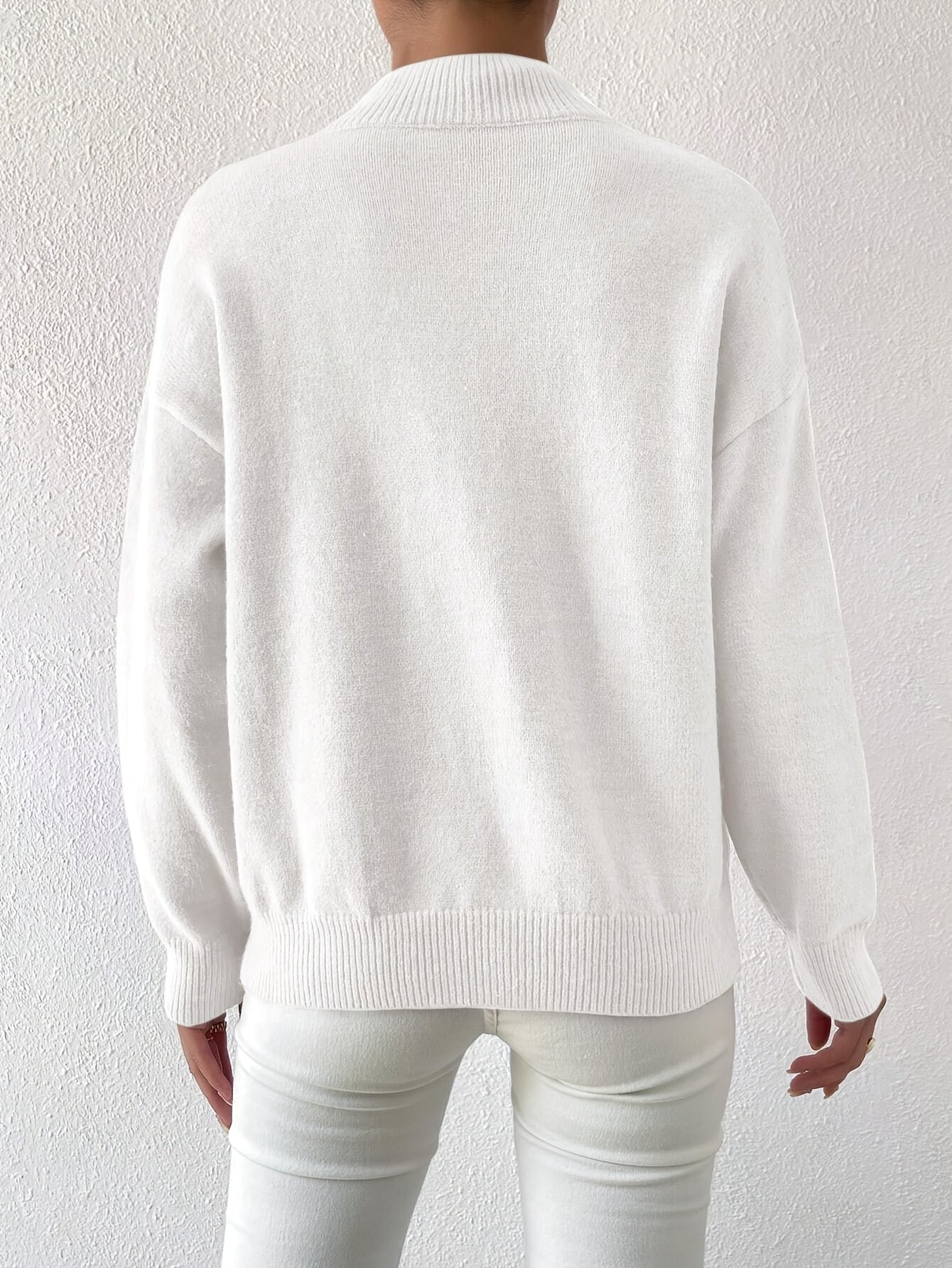 Striktrøje Dame – Pullover med høj hals og klassisk design til hverdag, arbejde og lag-på-lag i Sort og Abrikos – Lorelei