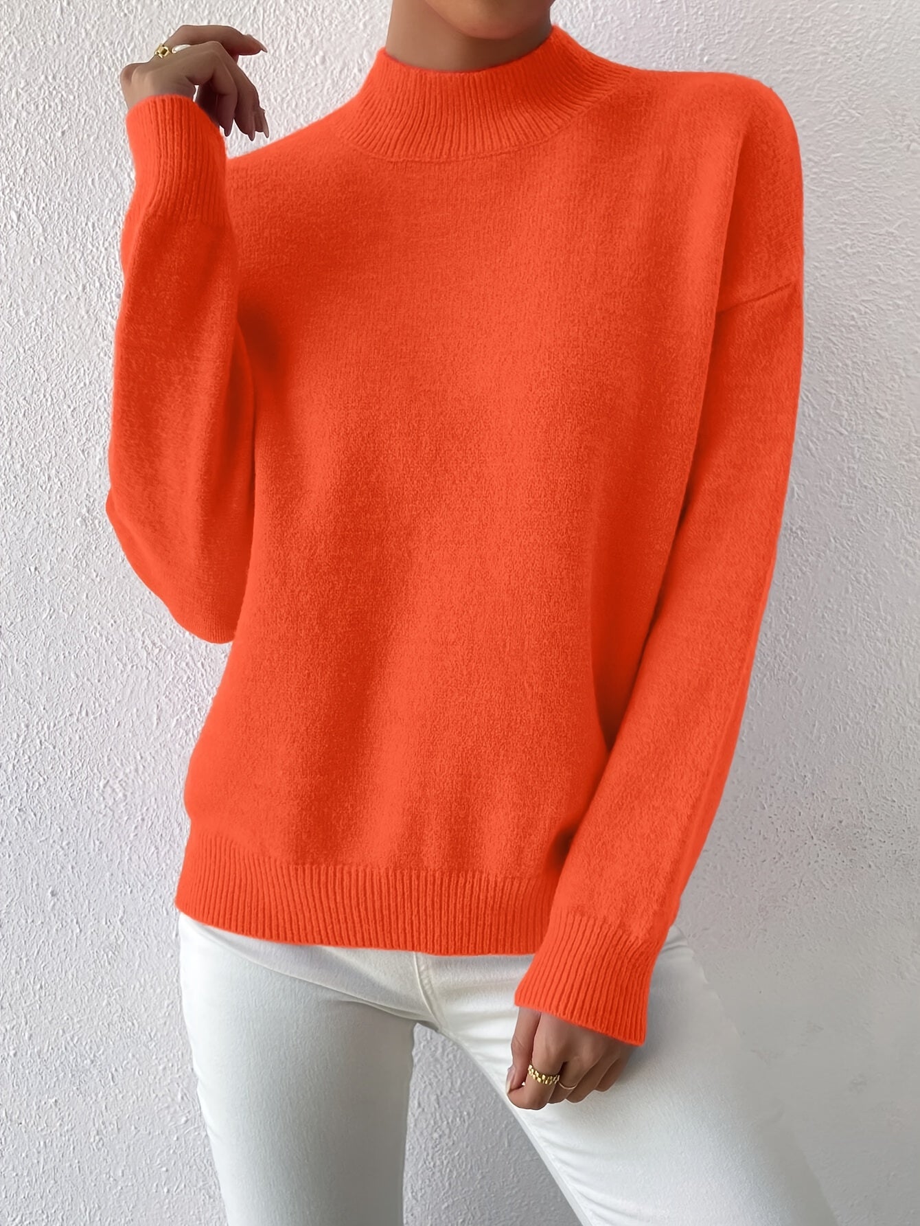 Striktrøje Dame – Pullover med høj hals og klassisk design til hverdag, arbejde og lag-på-lag i Sort og Abrikos – Lorelei