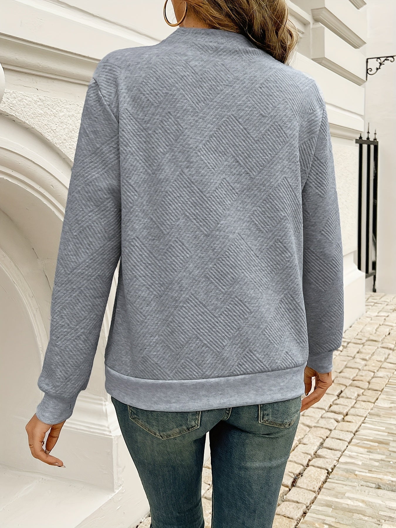Striktrøje Dame – Asymmetrisk Pullover med Knapper ved Halsen