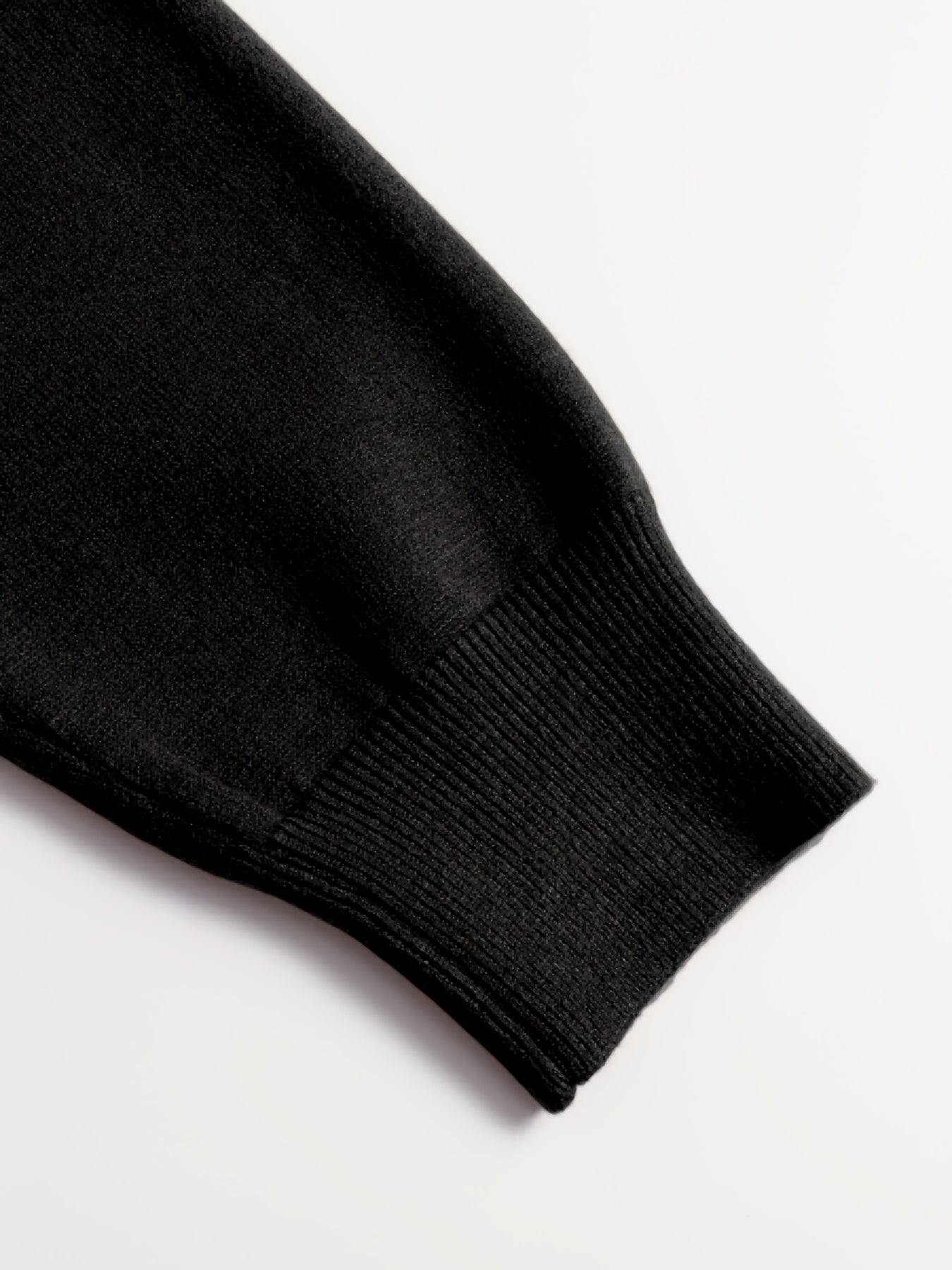 Striktrøje Herre – Pullover med høj hals og klassisk design til hverdag, arbejde og lag-på-lag i Sort og Hvid – Everett