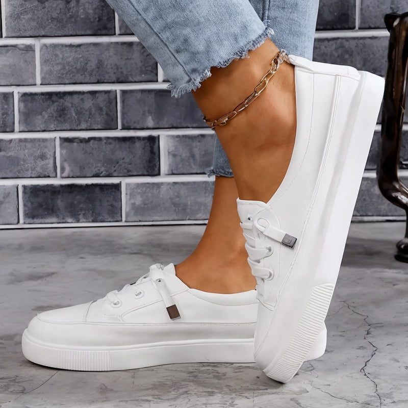 Sneakers Dame – Hverdagssko med snørebånd til hverdag, arbejde og rejse i Hvid og Beige – Low Top