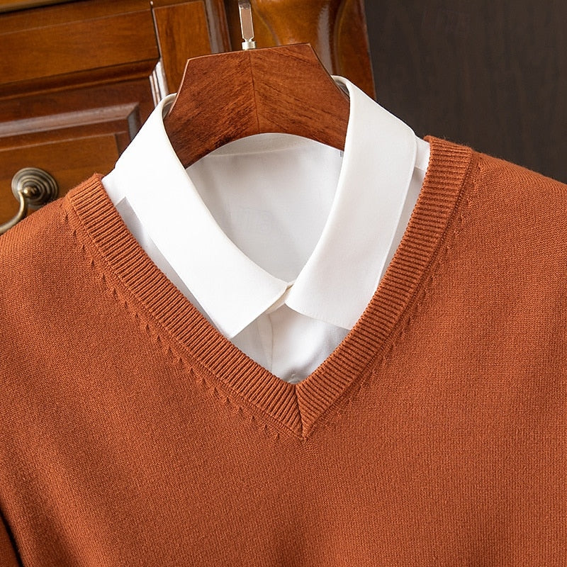 Striktrøje Herre – Pullover med V-hals og klassisk design til hverdag, arbejde og lag-på-lag i Pink og Camel – Clayton